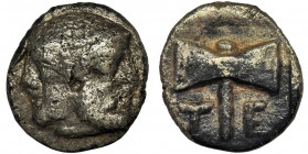 Greece, Troas, Tenedos, Obol Greece

Troas, Tenedos, Obol 450-387 BC

Obverse: head of Janus

Reverse: double axe in incusum square, below lette...