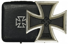 Germany, III Reiche, Iron Cross I Class 1939 - with a box Cross in an aching box. Unsigned. Krzyż w pasującym pudełku. Bez oznaczenia producenta. Refe...