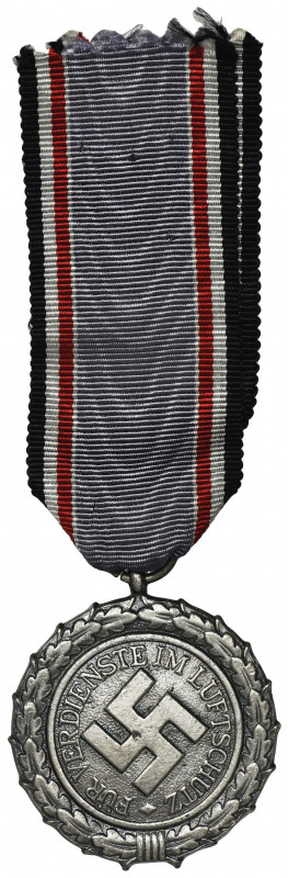 Germany, III Reich, Air Defense Medal 2nd Class - signed Souval L/58 Award given...