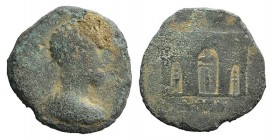 Commodus ? (177-192). Uncertain mint. Æ (19mm, 3.69g, 12h).Draped bust r. R/ Triumphal arch. Green patina, Fine