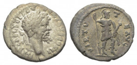 Denarius AR
Septimius Severus (193-211), Emessa, 194 - 195 AD / IMP CAE L SEP SEV PERT AVG COS II / VIRTVTE AVG, Virtus
18 mm, 3,02 g
RIC 431