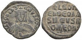 Follis Æ
Leo VI (886-912), Constantinople, +LϵOnbAS-ILϵVSROM' ,Crowned bust of Leo facing, with short beard, wearing chlamys, holding akakia in left ...