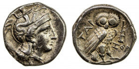 CALABRIA: Tarentum, AR drachm (3.25g), ca. 302-280 BC, Vlasto 1054-7, HN Italy 975, helmeted head of Athena right, helmet decorated with Skylla throwi...