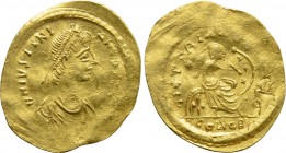 JUSTINIAN I (527-565). GOLD Semissis. Constantinople.