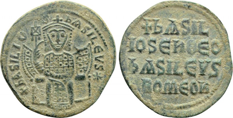 BASIL I THE MACEDONIAN (867-886). Follis. Constantinople. 

Obv: + ЬASILIOS ЬA...