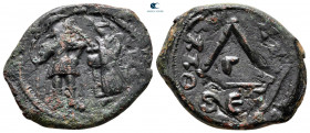 Heraclius AD 610-641. Thessalonica. 30 Nummi Æ
