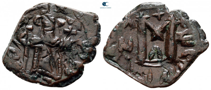 Constans II AD 641-668. Constantinople
Follis or 40 Nummi Æ

23 mm, 4,24 g
...