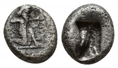 Greek Coins
ACHAEMENID EMPIRE Time of Darius I-Xerxes I. Circa 505-480 BC. AR 1/4 Siglos Persian king or hero in kneeling-running stance right, drawin...