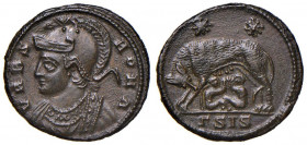Costantino (306-337) Follis anonimo (Siscia) - Busto di Roma elmato a s. - R/ La Lupa a s. mentre allatta i Gemelli - C. 18 AE (g 3,07)
qFDC