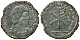 Decenzio (350-353) Doppia maiorina (Treviri) - Busto corazzato a d. - R/ Cristogramma - RIC 319 AE (g 7,25) Screpolature marginali
BB+/qSPL