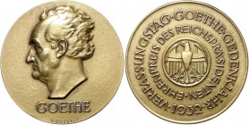 Deutsche Ausgaben bis 1945. 
Deutsches Reich. Ehrenpreis des Reichspräsidenten im Goethe-Gedenkjahr 1932, von Rudolf Bosselt, Bronzeguss, nichttragba...