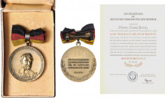 Ausgaben der DDR. 
Staatl. Auszeichnungen. 
Carl-Friedrich-Wilhelm-Wander-Medaille in Gold, 1. Form, Silber vergoldet, Punze "( 900" im Rand. B.&nbs...