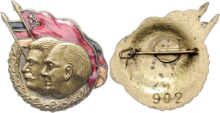 Ausgaben der DDR. 
DSF. 
Ehrennadel (1. Form), Stufe II, Eisen goldfarben, ema...