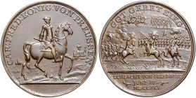 Deutsche Medaillen. 
Brandenburg-Preußen. 
Friedrich II. 1740-1786. Bronzemed. 1745, unsign., auf den Sieg in der Schlacht von Friedberg, reitender ...