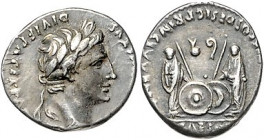 Römische Münzen. 
Kaiserzeit. 
Augustus, 27 vdZ - 14 ndZ. Denar, Lugdunum, 3,70 g, belorb. Bü. re./seine Enkel Caius u. Lucius Caesar frontal stehen...