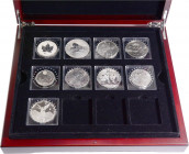 Sammlungen und Lots. 
Silbermünzen-Kollektion "Fabulous 15" des Ausgabejahres 2010 (nicht komplett), mit: Kanada 1 Oz Maple Leaf, Australien 1 Oz Yea...