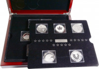 Sammlungen und Lots. 
Silbermünzen-Kollektion "Fabulous 15" des Ausgabejahres 2011, mit: Australien 1 Oz Känguru, Kanada 1 Oz Maple Leaf, Ruanda 50 A...