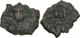 Constans II (641-668). AE Follis, 642-643, Syracuse mint. Obv. Bust facing, crowned, draped, holding glubus cruciger. Rev. Large M. D.O. (Heracleonas)...