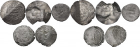 Lot of 5 (five) coins, including (2) islamic AR dirhams to identify and (3) AR hemidrachms of Western Turks dinasty. AR. Near VF.