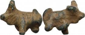Bronze bull shaped idol. Eealy roman period. 27 x 21 mm.
