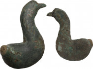 Bronze decorative element in the shape of a swan. Roman period, 1st-3rd century AD. H: 42 mm.