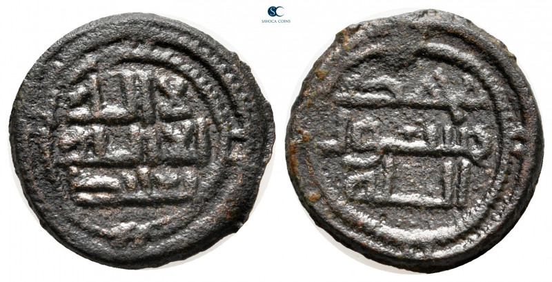 Umayyad Caliphate. Ba'albak AH 77-132. 
Fals AE

16 mm, 2,45 g

Legend in t...