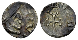Poitiers, AR Denier, c. 700-735 

Monnaies Mérovingiennes. Poitiers. Anonyme. AR Denier (11 mm, 1.05 g), c. 700-735.
Av. Tête à droite.
Rv. Croix ...