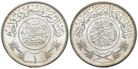 Saudi Arabia. Abd al-Aziz. 1 rial. 1367H (1947). (Km-18). Ag. 11,73 g. Minor nick on edge. Original luster. Almost MS. Est...40,00. 

Spanish descri...
