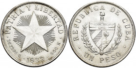 Cuba. 1 peso. 1933. (Km-15.2). Ag. 26,67 g. Almost XF. Est...35,00. 

Spanish description: Cuba. 1 peso. 1933. (Km-15.2). Ag. 26,67 g. EBC-. Est...3...
