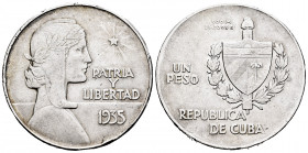 Cuba. 1 peso. 1935. (Km-22). Ag. 26,60 g. Minor nicks on edge. Choice VF. Est...30,00. 

Spanish description: Cuba. 1 peso. 1935. (Km-22). Ag. 26,60...