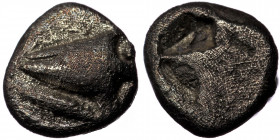 MYSIA. Kyzikos. Obol ( Circa 600-550 BC). AR ( silver 0,48 g. 8 mm)
Tunny head left over tunny. 
Rev: Quadripartite incuse square. 
Cf. SNG BN 357-9; ...