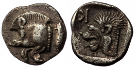 Mysia, Kyzikos AR Obol. Circa 450-400 BC. ( silver.0,80 g. 11 mm )
Forepart of boar to left, tunny fish upward to right
Rev: Head of roaring lion to l...