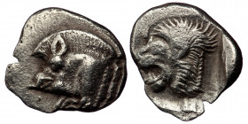 MYSIA, KYZIKOS AR Obol, ca 475 ( Silver. 0.82 g. 11 mm)
Forepart of boar to left with on shoulder; behind, tunny fish.
Rev: Lion´s head with open jaws...