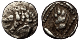 CILICIA, Tarsos ?. Circa 425-400 BC. AR Obol (Silver 0.42 g. 8 mm)
Head of Lion left
Rev: Grain ear within diamond-shaped linear border
For Reverse Le...