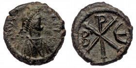 Justin I. 518-527. AE pentanummium (Bronze.2.14 g. 14 mm ). Constantinople mint. 
pearl-diademed, draped and cuirassed bust of Justin I right
Rev: Lar...