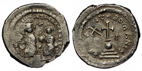 Heraclius with Heraclius Constantine AD 610-641. Struck AD 615-638. Constantinople ( Silver. 6.66 g. 26 mm)
Hexagram AR
d d N N ҺЄRACLIЧS ЄT ҺЄRA CONs...