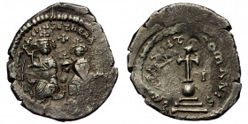 Heraclius with Heraclius Constantine AD 610-641. Struck AD 615-638. Constantinople ( Silver. 6.78 g. 24 mm)
Hexagram AR
d d N N ҺЄRACLIЧS ЄT ҺЄRA CONs...