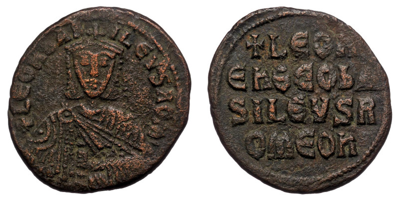 Leo VI the Wise (886-912) AE26 Follis Constantinopolis.( Bronze. 8.16 g. 27 mm)
...