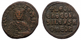 Leo VI the Wise (886-912) AE26 Follis Constantinopolis.( Bronze. 8.16 g. 27 mm)
+LЄOn bASILЄVS ROM,' Bust of Leo VI facing, with short beard, wearing ...