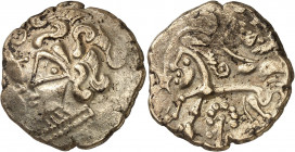 Osismes (fin du IIe s. - Ière moitié du Ier s. av. J.-C.). Statère d’or à la fleur c.120-50 av. J.-C.

Av. Profil à gauche, à la chevelure élaborée,...