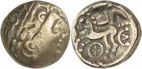 Séquanes-Helvètes. Quart de statère à la roue ND (c.130-60 av. J.-C.).

Av. Profil lauré d’Apollon à droite. 
Rv. Cheval stylisé à gauche, surmonté...