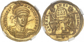 Constance II (324-361). Solidus 355-357, 5e officine, Rome.
NGC MS* 5/5 5/5 (3928170-031).
Av. FL IVL CONST ANTIVS P F AVG. Buste casqué, drapé et c...