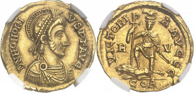 Honorius (393-423). Solidus au buste casqué 408-423, Ravenne.
NGC AU* 5/5 4/5 (5780847-006).
Av. D N HONORIVS P F AVG. Buste à droite, drapé et cuir...