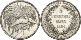 Nouvelle-Guinée allemande (1884-1919). 5 mark de Nouvelle-Guinée 1894, A, Berlin.
NGC MS 64 (5883934-019).
Av. Un oiseau de paradis sur une branche....