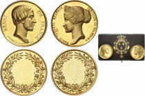 Henri V (1820-1883). Coffret de 2 médailles d’Or, mariage du Comte et de la Comtesse de Chambord, par R. Gayrard 1842.

Av. HENRI DE FRANCE / MARIE ...