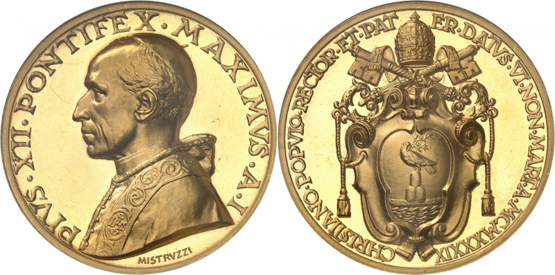 Vatican, Pie XII (1939-1958). Médaille papale annuelle en Or, aux armes du Pape ...