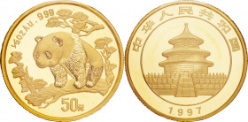 CHINA und Südostasien China Volksrepublik, seit 1949
50 Yuan GOLD 1997. Panda nach links im Wald. 1/2 Unze Feingold. Small Date.Stempelglanz verschwe...