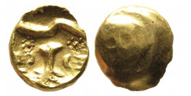 Monde Celtique
Ambiens , 1/4 de statère d'or , AU 1.53 Ref : DT 253
Conservation : Superbe