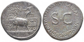 Tiberius pour Divus Augustus
Sestertius, Rome, 22-23, AE 28.59 g.
Avers : DIVO AVGVSTO SPQR Quatre elephants trainant une charrue surmontée de la stat...