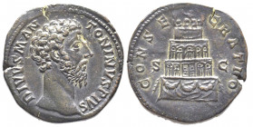 Commodus, 177-192
Sestertius, Rome 180, Consécration de Marcus Aurelius, AE 27,01 g.
Avers : DIVVS M ANTO-NINVS PIVS.
Tête nue de Marc Aurèle à droite...
